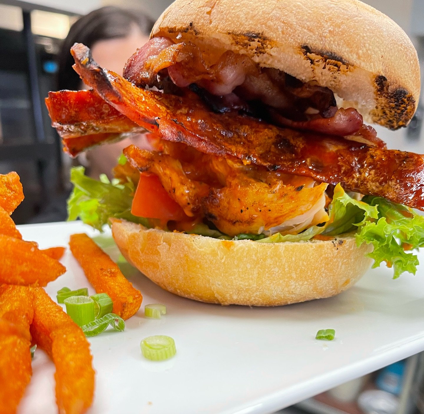Last fall, Mitchell Rosenthal suggested I try Porto Poulet, his favorite spot for Portuguese chicken at 1612 Fleury East in Ahuntsic. We finally visited in June, enjoying a terrasse table.