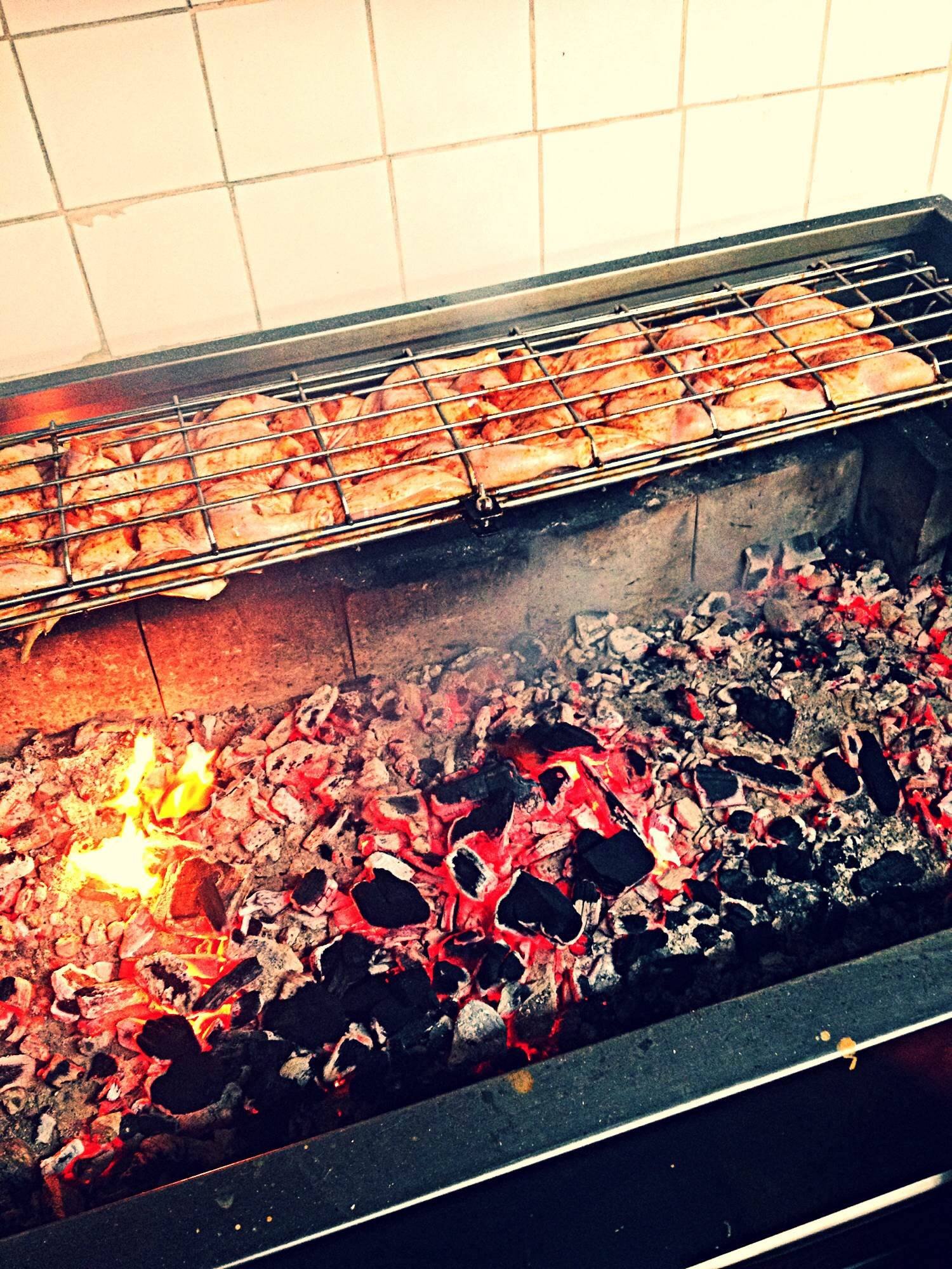 Last fall, Mitchell Rosenthal suggested I try Porto Poulet, his favorite spot for Portuguese chicken at 1612 Fleury East in Ahuntsic. We finally visited in June, enjoying a terrasse table.