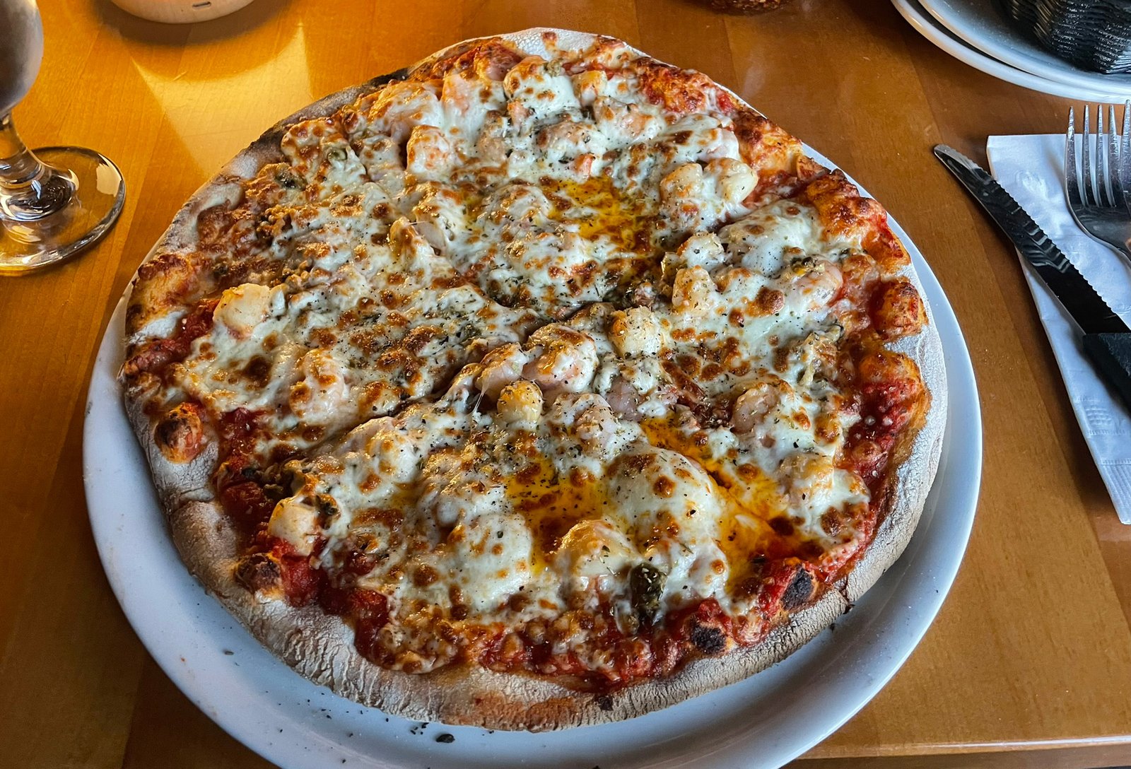 Discover Resto Vieux Four Manago, a hidden gem in Kirkland. Enjoy a family-friendly vibe, standout pizza and paste-meals, and cozy Italian dining on West Island.