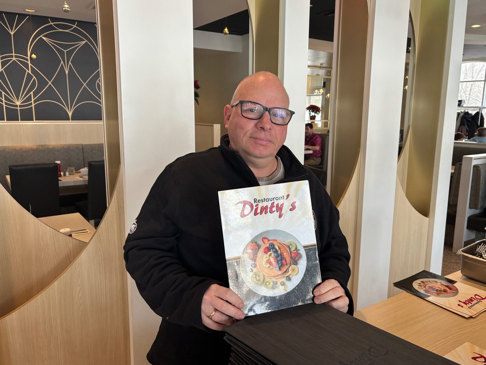 Dinty’s Restaurant in Aylmer, a family-owned icon since the 1930s. Enjoy Greek specialties, diverse menus, and a welcoming atmosphere just 15 minutes from Ottawa.