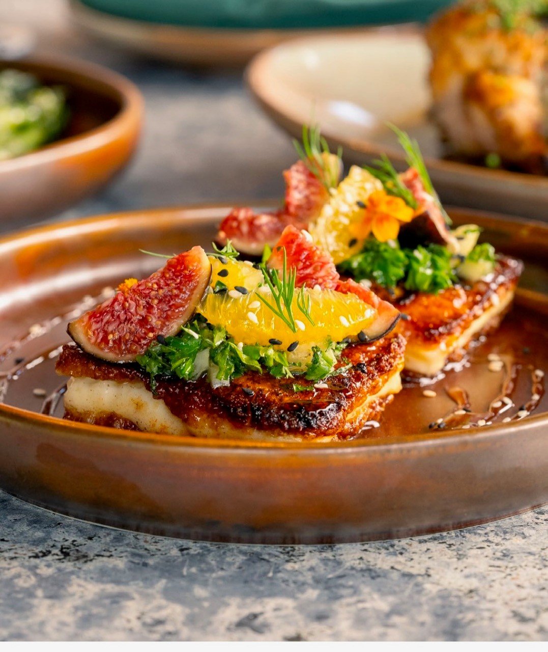 Experience Ember, a standout in Ottawa's Byward Market. Enjoy Argentinian charcoal-grilled dishes, wood-fired pizza, creative cocktails, and live music in a stunning setting.