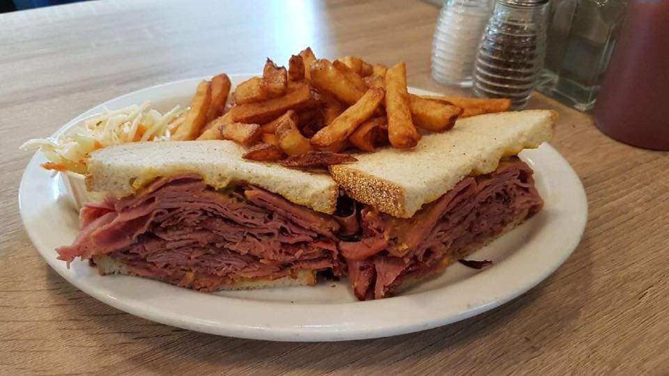 Cindy’s Restaurant in Nepean, Ottawa—a family-owned diner serving generous portions of classic breakfasts and lunches for 35+ years. Warm, friendly vibe!