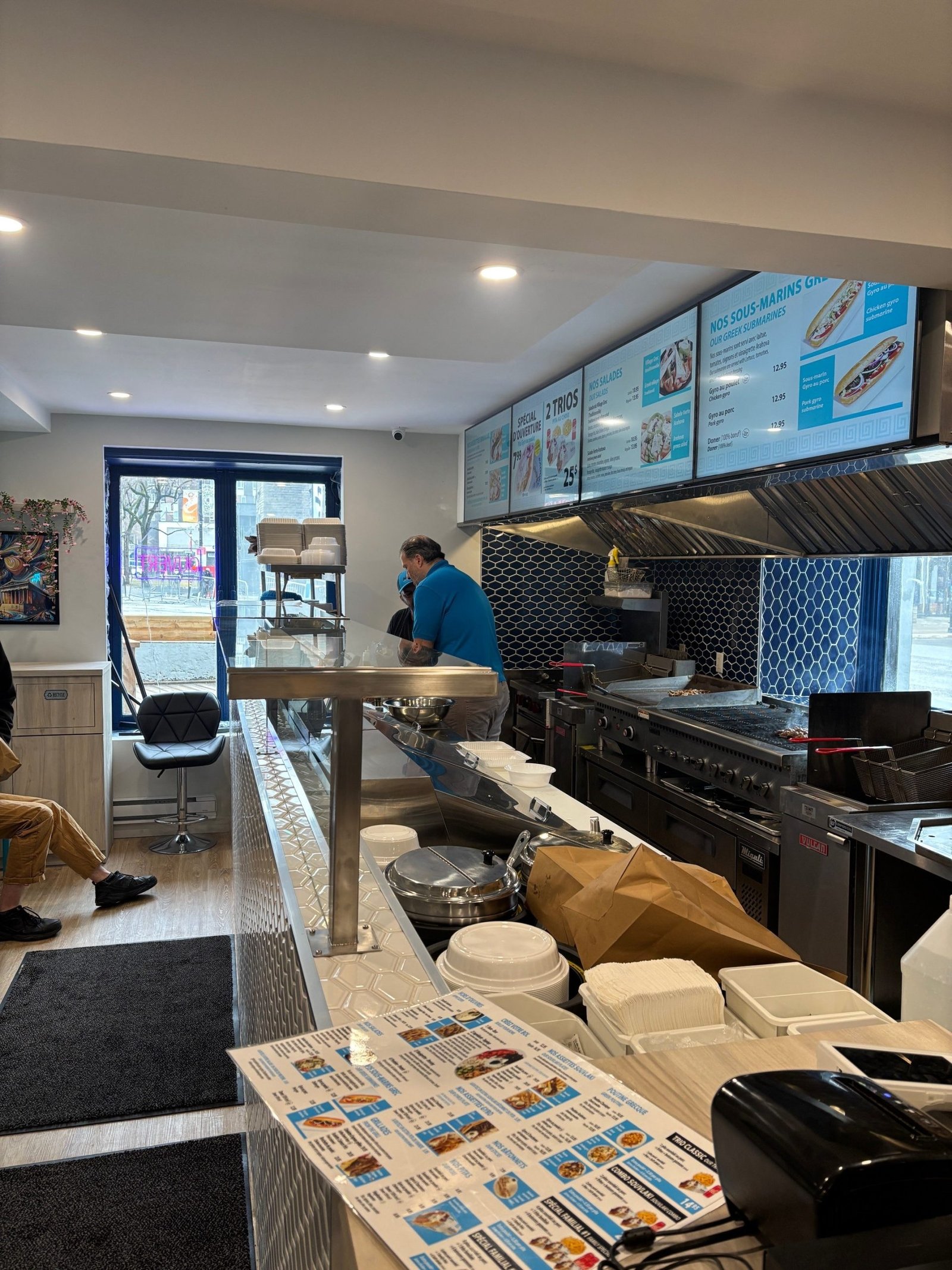 Arahova opens its 13th franchise in Montreal’s Latin Quarter. A 24/7 spot with classic Greek dishes, patio seating, take-out, and a rich legacy since 1971.