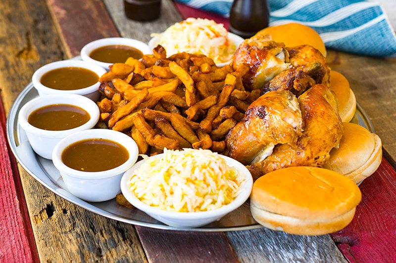 Legendary charcoal rotisserie chicken in Montreal’s West Island. Côte St-Luc BBQ serves comfort food classics with timeless flavor and family-friendly charm.
