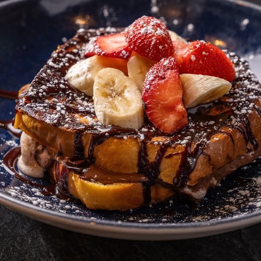 Whether you're craving brunch classics, globally inspired lunch options, or a relaxed dinner with friends, Eggspectation Downtown Toronto serves it all—with eggspectacular flair.