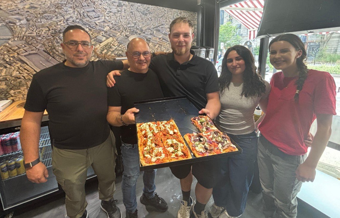 Craving pizza? Step into Roman Pie Pizza on Rue Saint-Denis. Authentic Roman-style pizza al taglio with history, flavor, and passion baked into every slice.