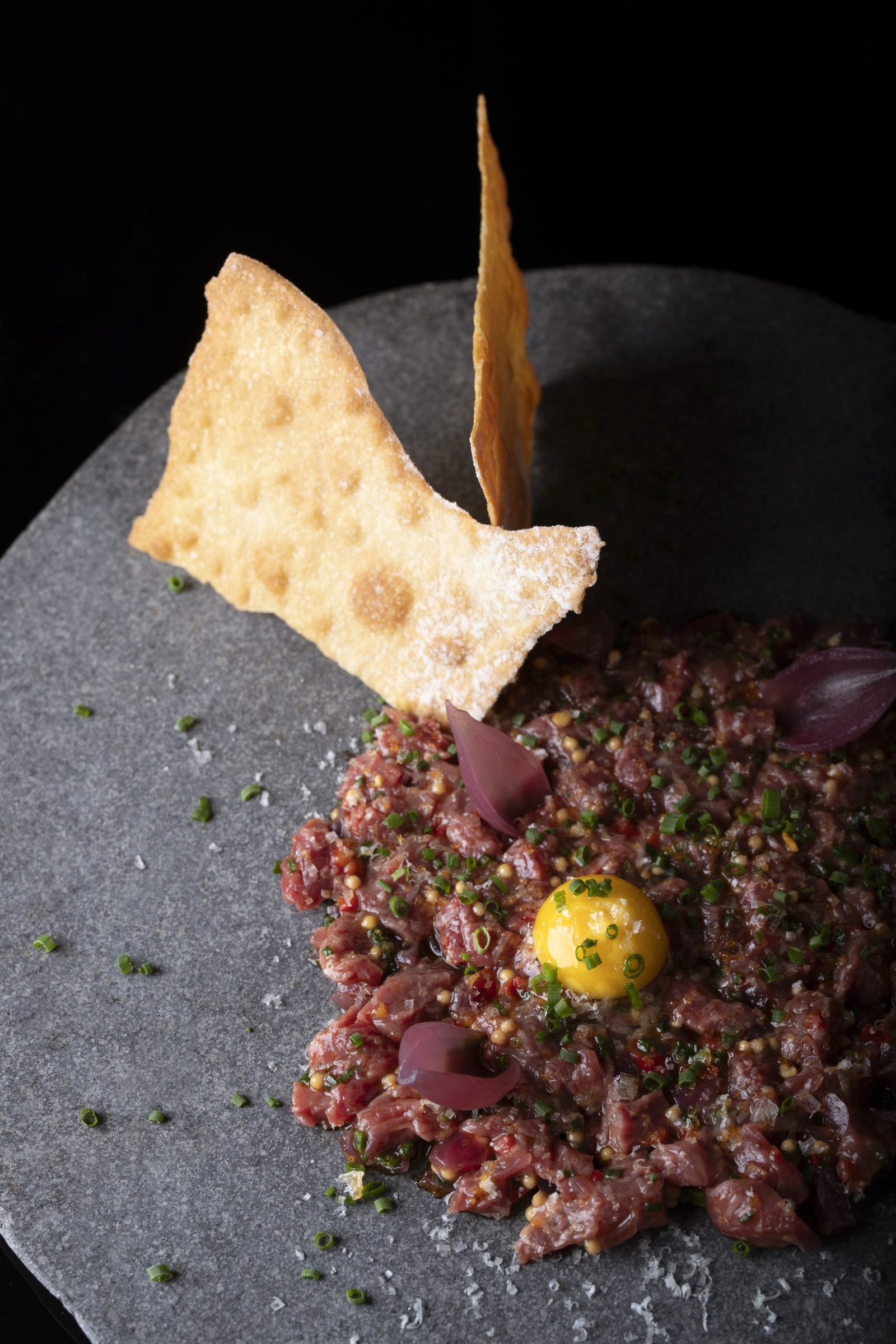 Montreal’s legendary Moishes Steakhouse returns at Victoria Square, offering USDA Prime steaks, gourmet seafood, and an unforgettable fine dining experience.