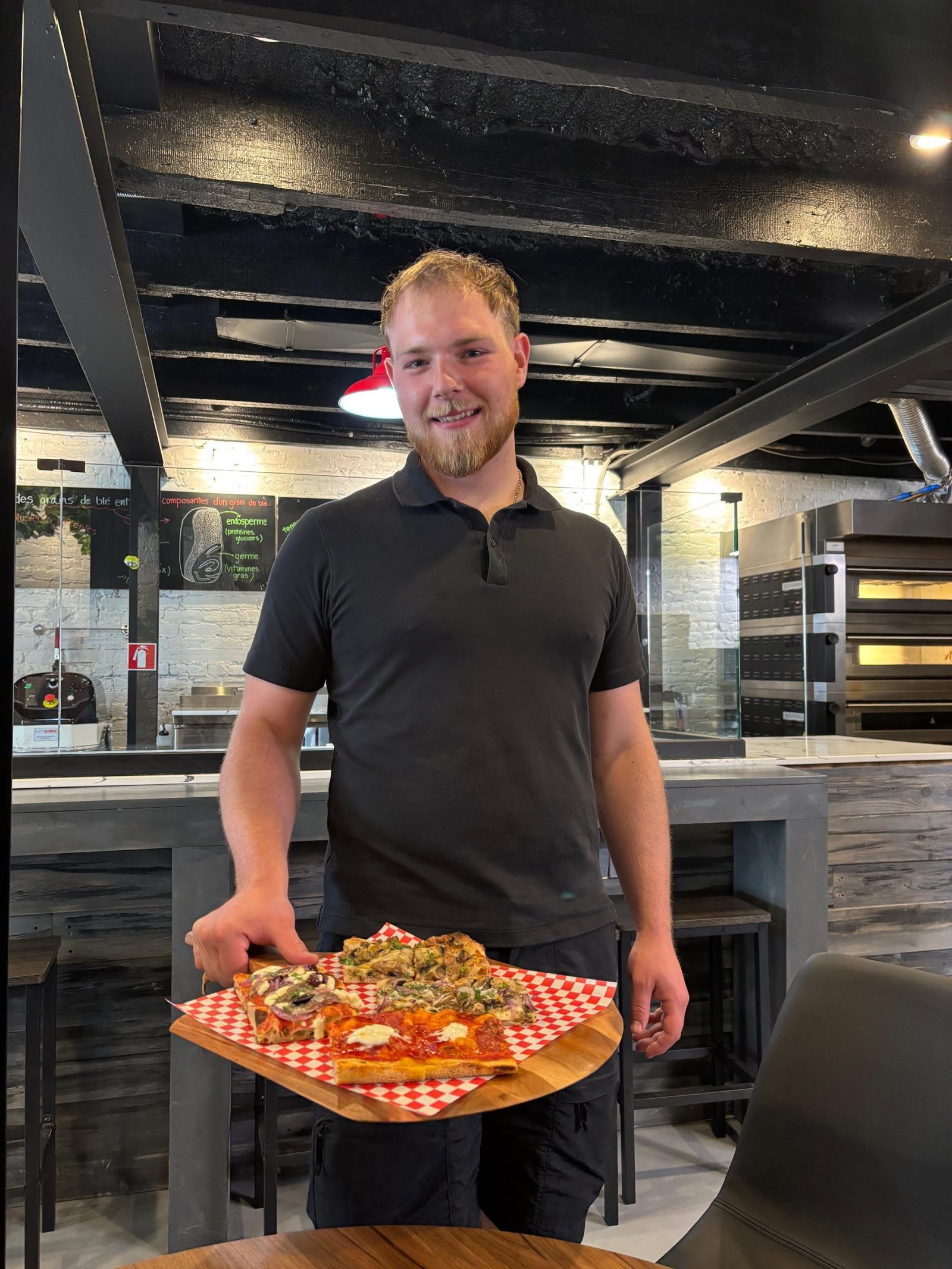 Craving pizza? Step into Roman Pie Pizza on Rue Saint-Denis. Authentic Roman-style pizza al taglio with history, flavor, and passion baked into every slice.