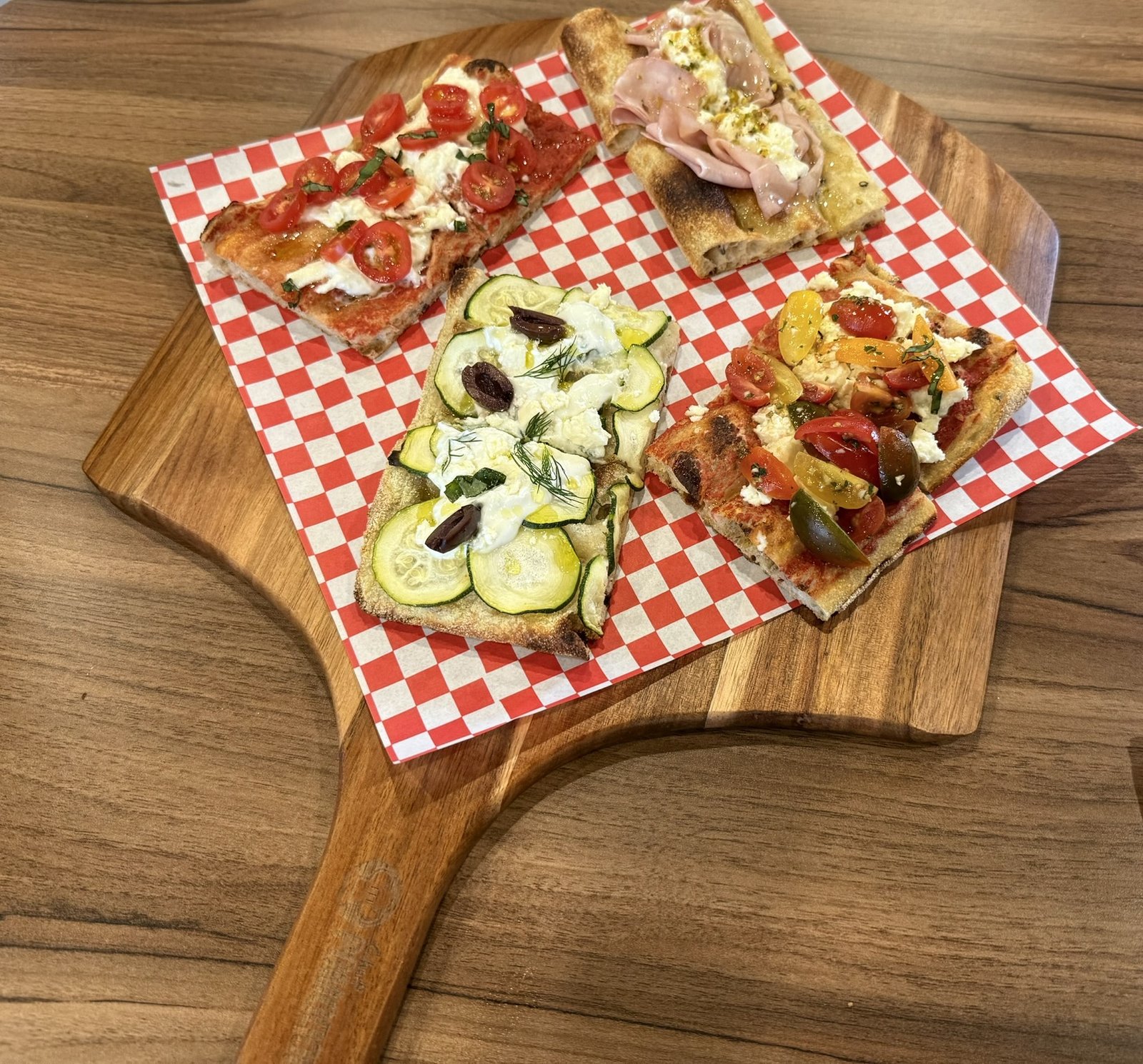 Craving pizza? Step into Roman Pie Pizza on Rue Saint-Denis. Authentic Roman-style pizza al taglio with history, flavor, and passion baked into every slice.